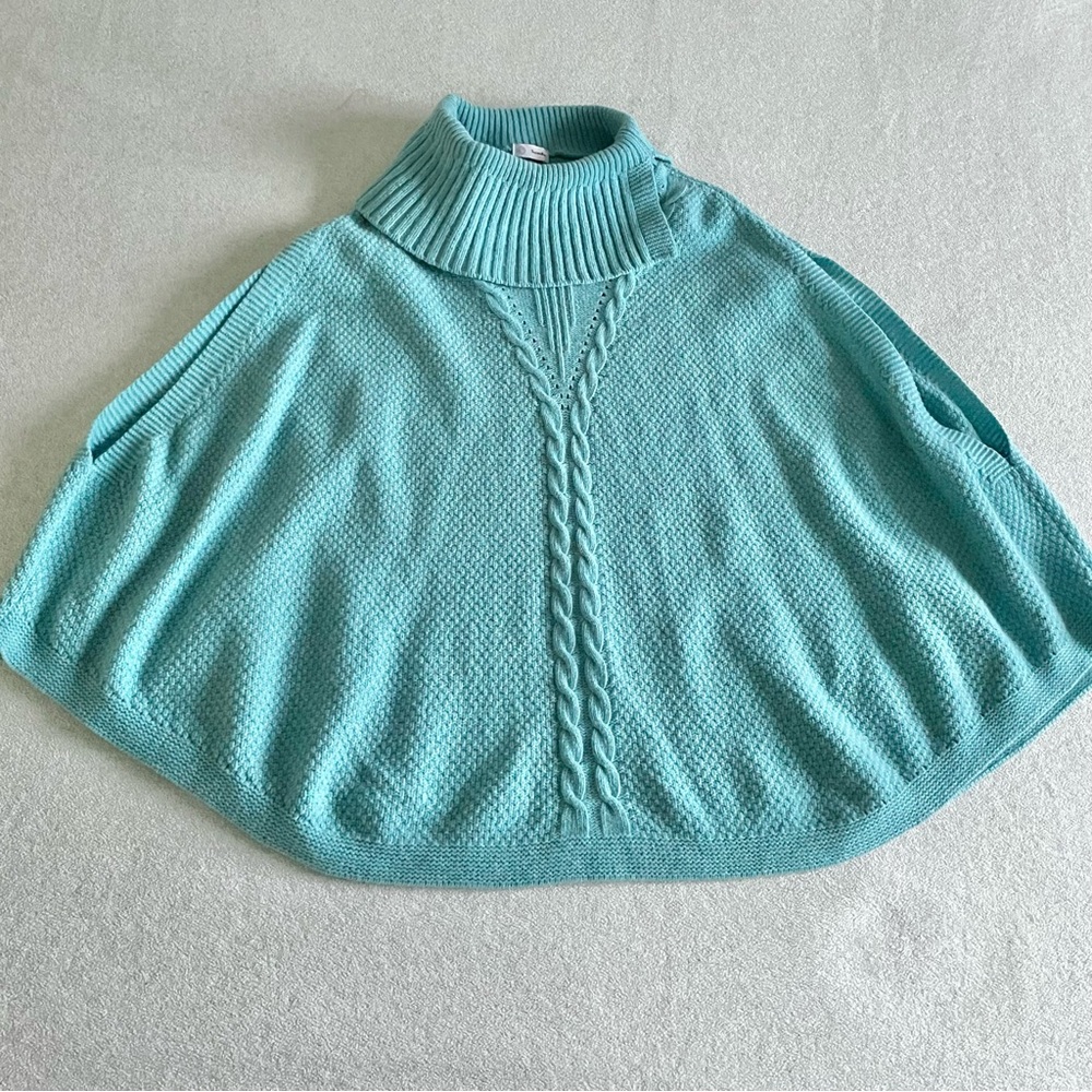 Portuguese Wool Tecmalha Poncho with Arm Slits, Light Turquoise